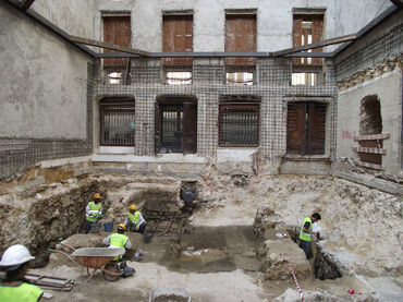 Trabalhos de escavação arqueológica no interior da antiga igreja de S. Julião
