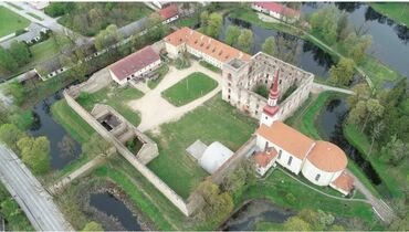 Aerial view of Põltsamaa Castle.