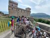 Bambini durante una visita guidata a Castello Piccolomini