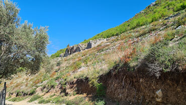 Ancient walls of Pesqop