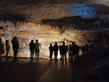 Visiteurs dans la Grande Grotte