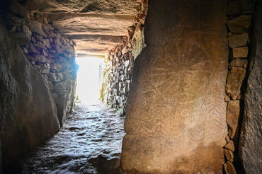 Vue intérieure d'un des dolmens de Petit Mont