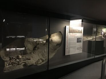 la ricostruzione della grotticella sepolcrale della Val Frascarese