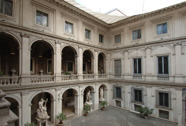 26655_vignette_3.2-Palazzo-Altemps-cortile-con-le-statue-della-Collezione-Altempsiana.jpg