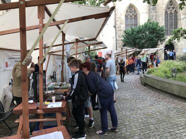 Informationsstände auf dem Archäologischen Marktplatz