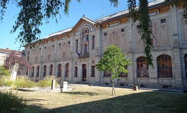 Façade du Musée national Adrien Dubouché