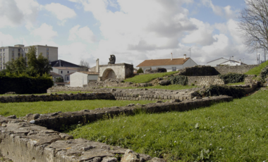 28913_vignette_thermes-st-saloine-vestiges-360x576-crop-1546549523.jpg