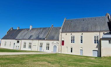 Château Pierre de La Broce : façade ouest rénovée