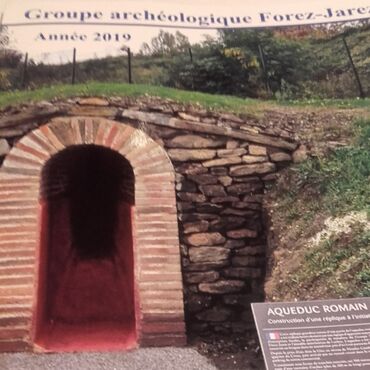 Construction d'une réplique de l'aqueduc du Gier à la Varizelle, centre commercial Leclerc (Saint-Chamond).